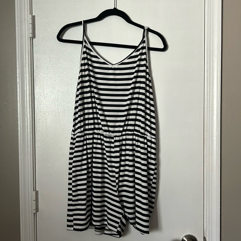 Black striped jumper